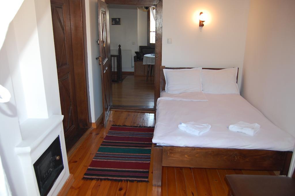 Kazasovata Guest House Trjavna Rom bilde