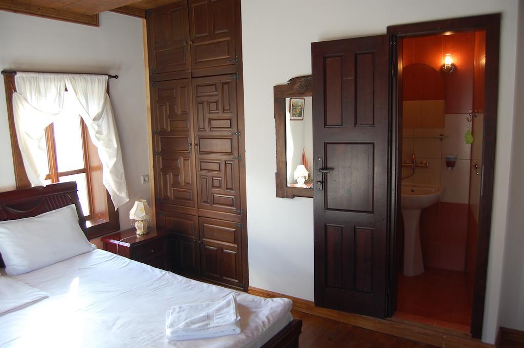 Kazasovata Guest House Trjavna Rom bilde