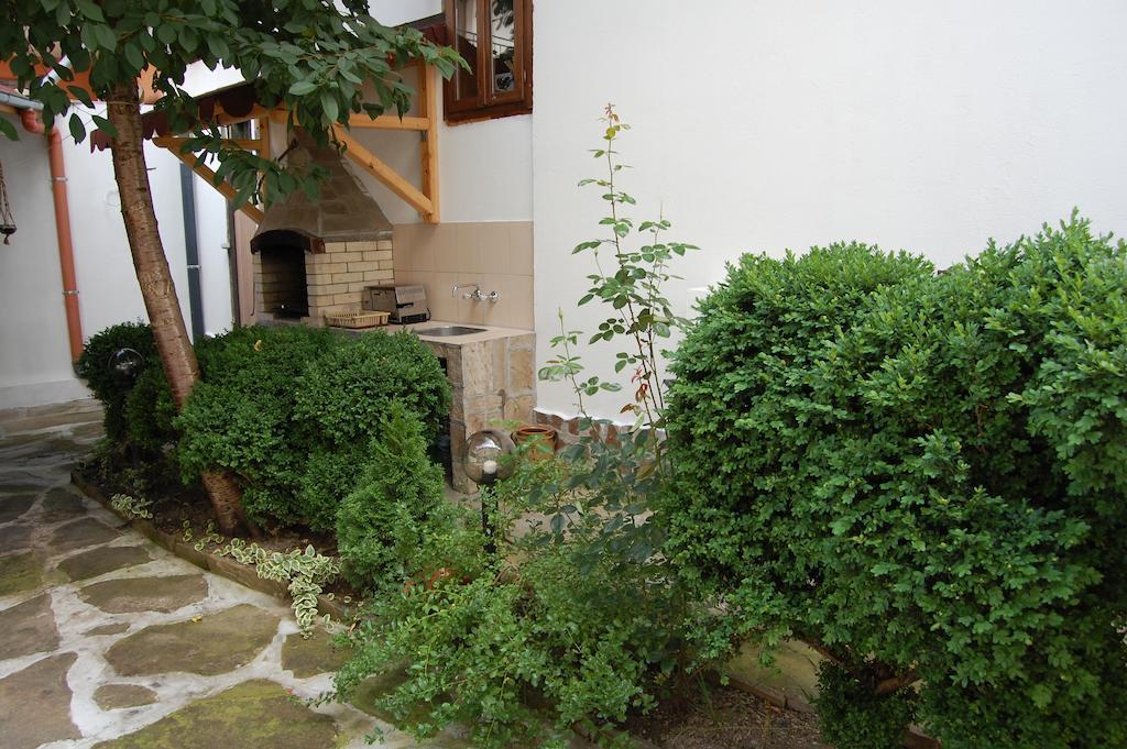Kazasovata Guest House Trjavna Rom bilde