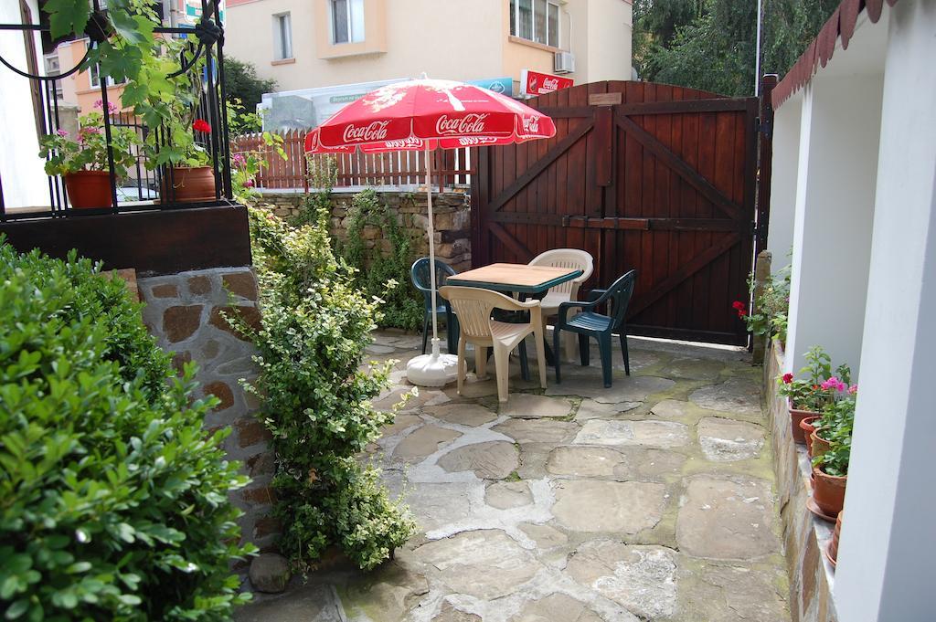 Kazasovata Guest House Trjavna Rom bilde
