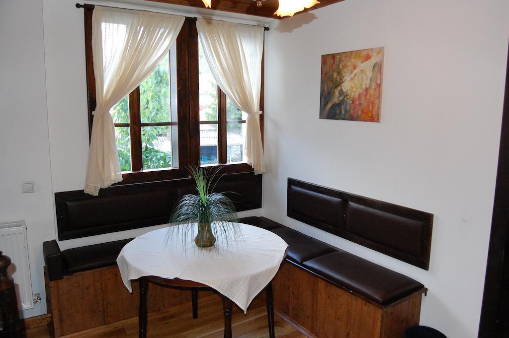 Kazasovata Guest House Trjavna Rom bilde