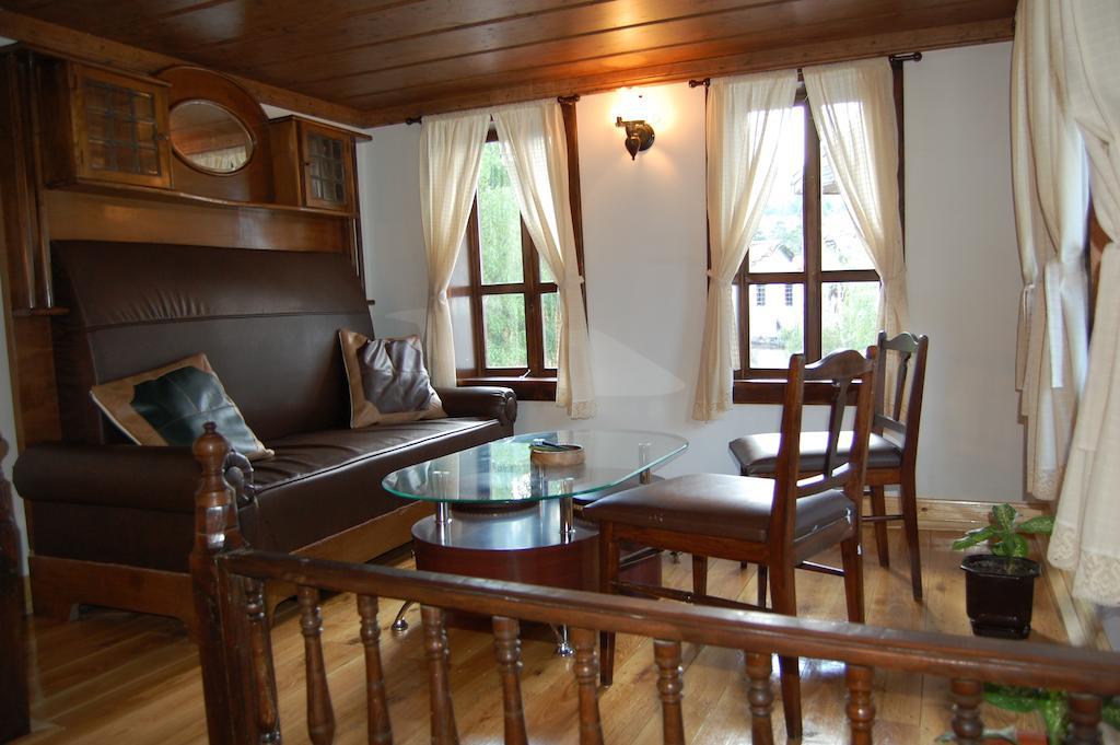 Kazasovata Guest House Trjavna Eksteriør bilde