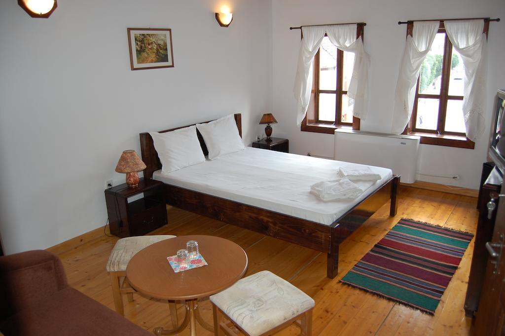Kazasovata Guest House Trjavna Rom bilde