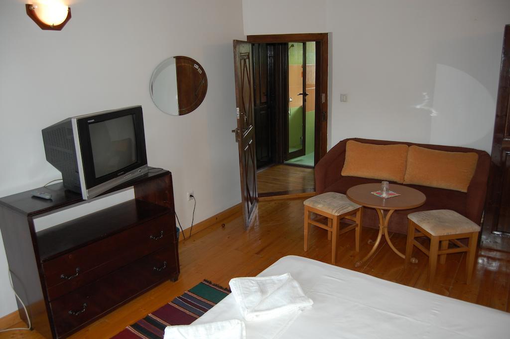 Kazasovata Guest House Trjavna Rom bilde